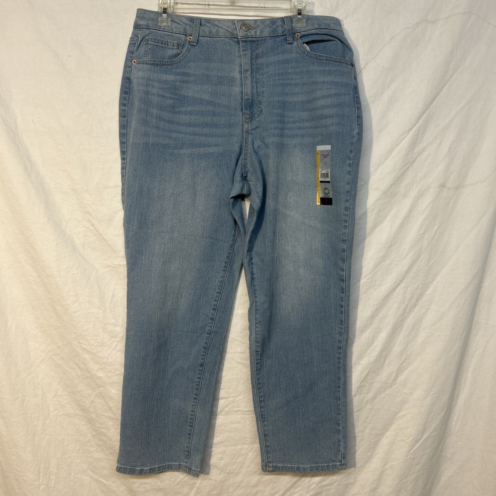 NEW No Boundaries Size 13 Juniors' High Rise Mom Jeans Light Wash. 32X27"